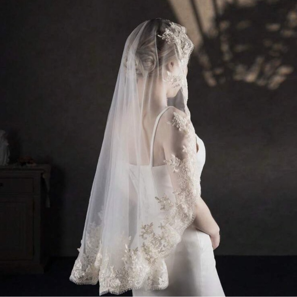 SHEIN White Floral Lace Bridal Veil